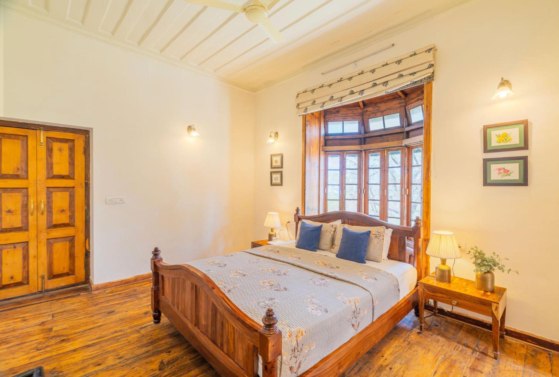 Stayvista At Paris Villa With Pvt Pool & Valley View Kasauli Exterior photo