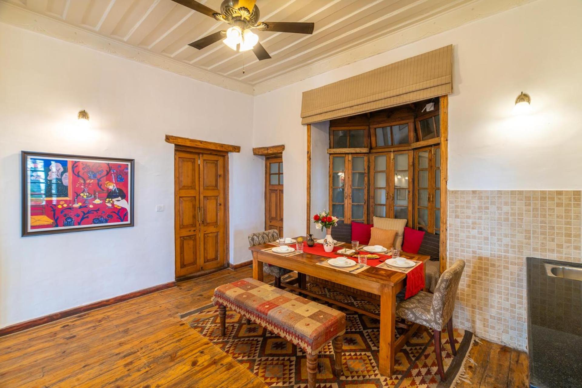 Stayvista At Paris Villa With Pvt Pool & Valley View Kasauli Exterior photo