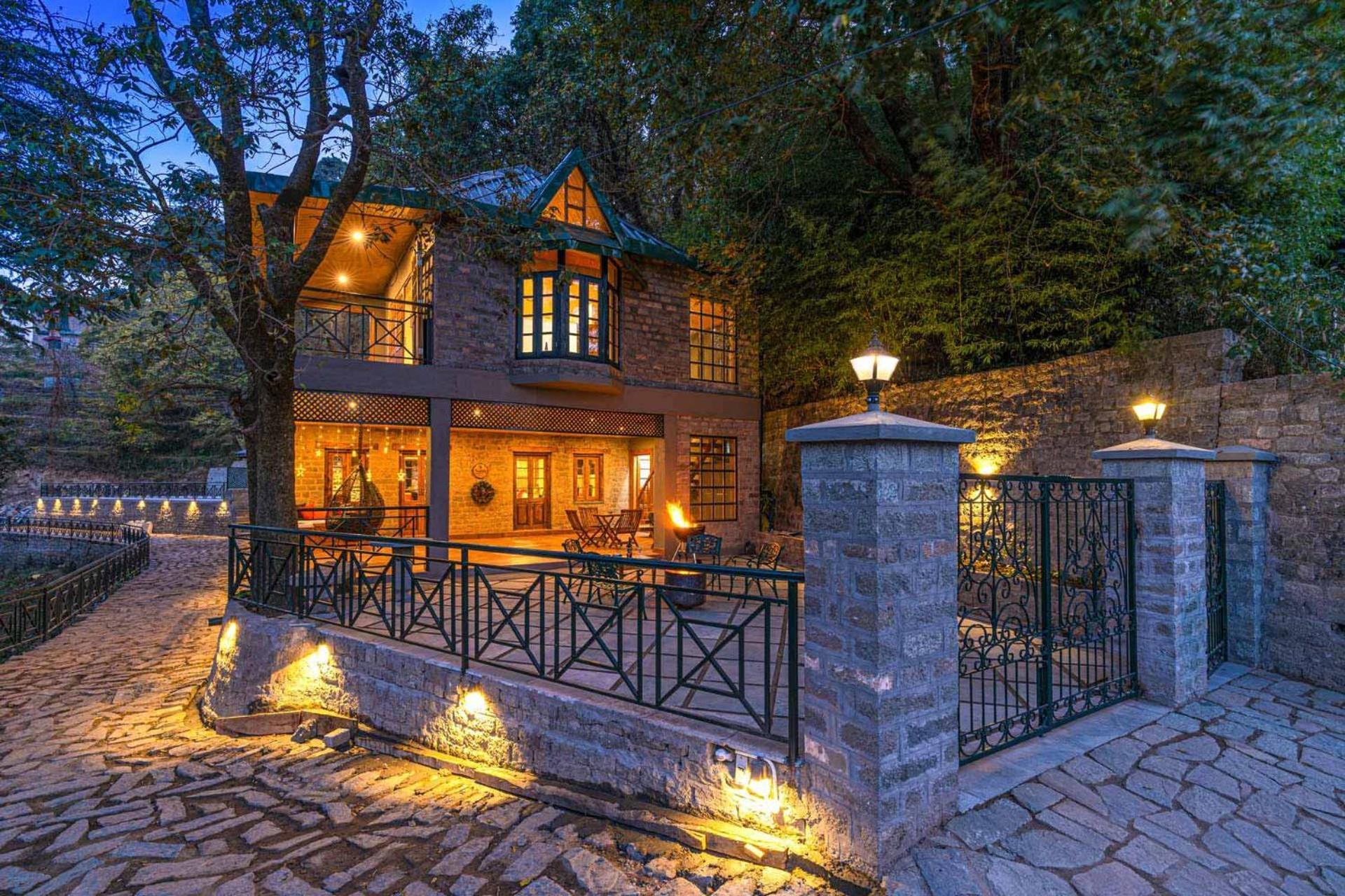 Stayvista At Paris Villa With Pvt Pool & Valley View Kasauli Exterior photo