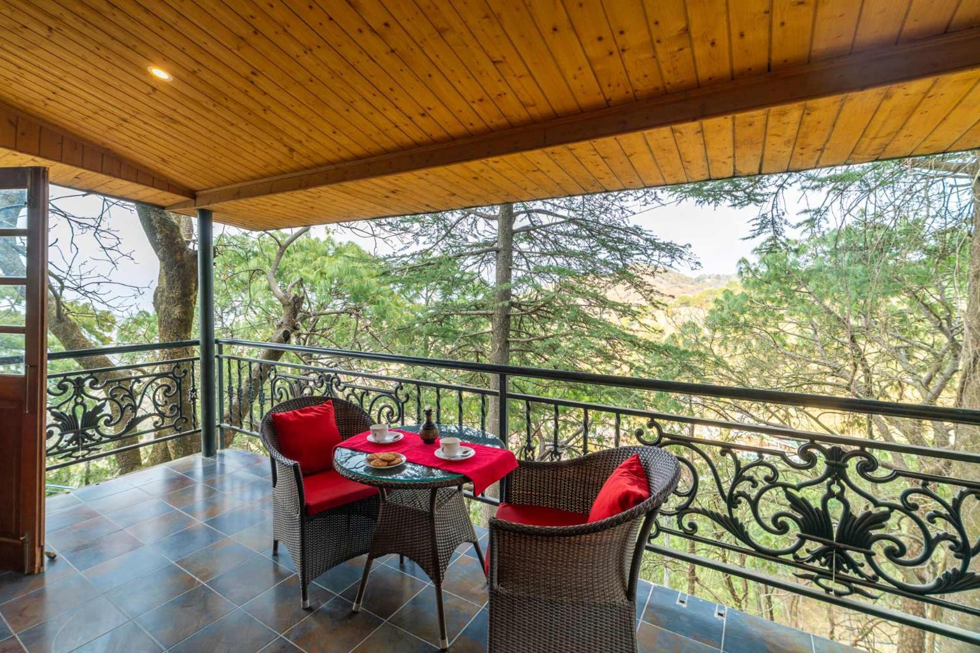 Stayvista At Paris Villa With Pvt Pool & Valley View Kasauli Exterior photo
