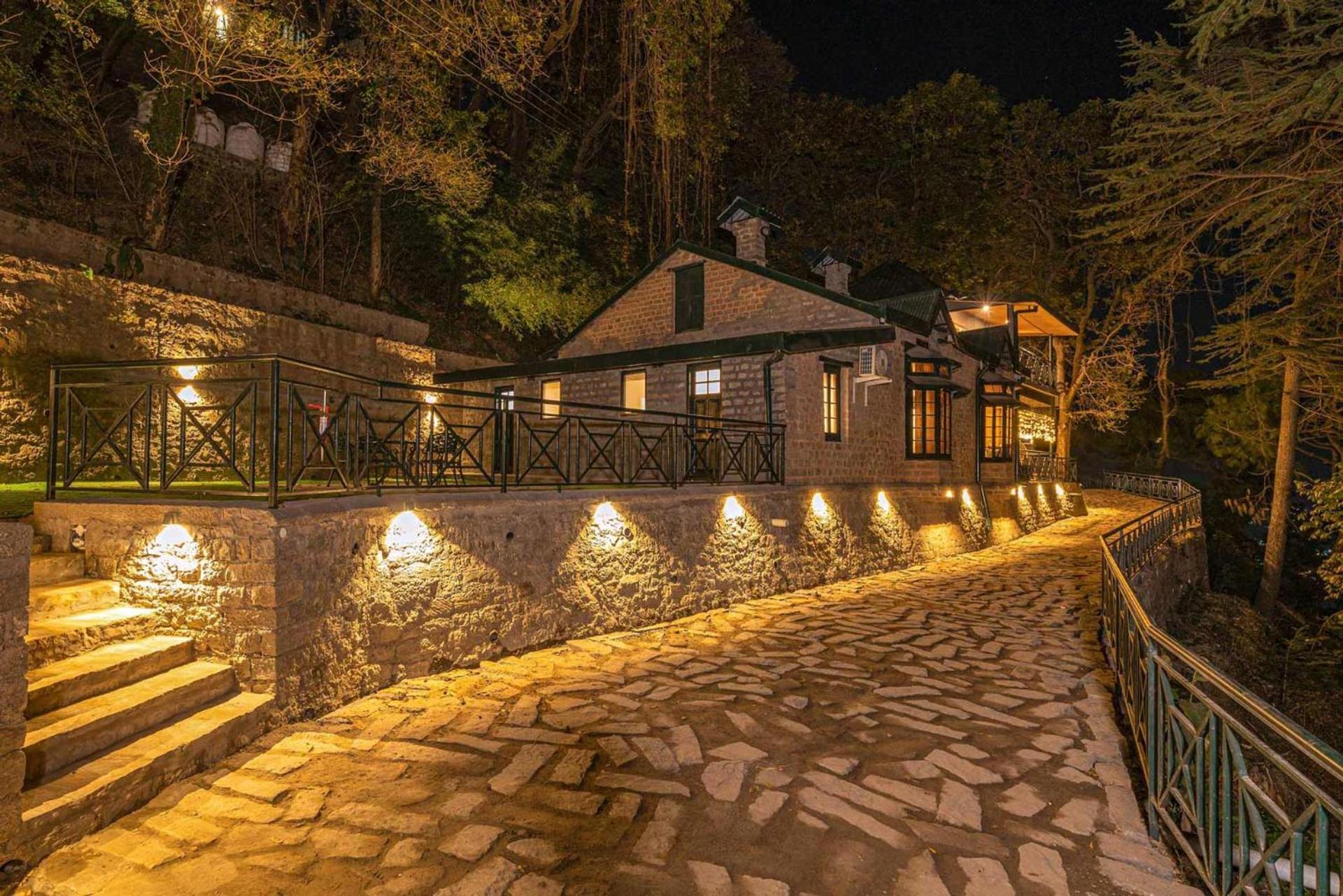 Stayvista At Paris Villa With Pvt Pool & Valley View Kasauli Exterior photo